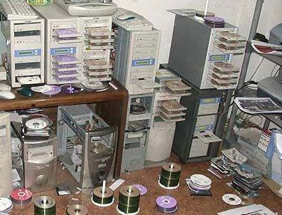 İzmir'de Korsan Cd Ve Kitap Operasyonu