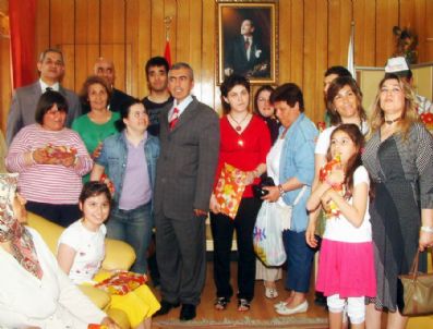 FIKRET AKOVA - Kaymakamdan Zihinsel Engellilere Sıcak Karşılama