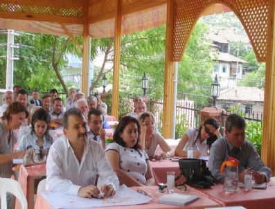 SELAHATTIN KUNDAK - Kentsel Sit İlan Edilen Bademli'de Halk Bilgilendirme Toplantısı Yapıldı