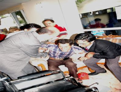 AHMET EDIP UĞUR - Ak Parti Genel Başkan Yardımcısı Edip Uğur Sakatları Sevindirdi