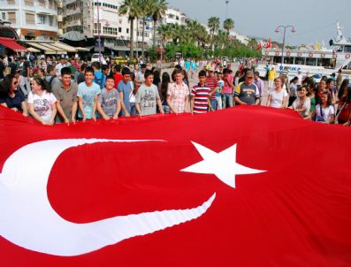 KADEM METE - Marmaris'te Gençlik Yürüyüşü