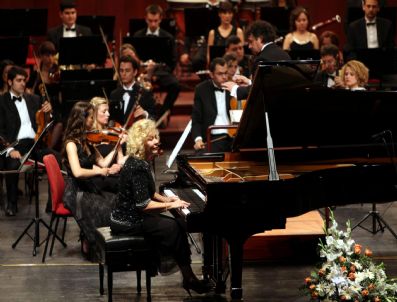 GÜLSIN ONAY - Piyano Sanatçısı Onay Konser Verdi