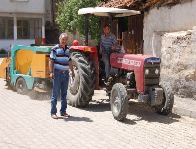 ÇAYSIMAV - Yol Süpürme Aracı Hizmete Girdi