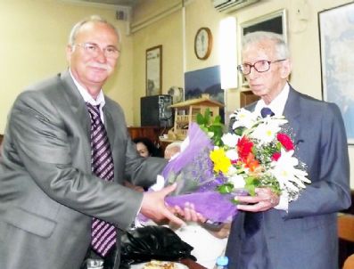 FIKRET AKOVA - Burhaniye, Eski Vali Öğütçen'i Ağırladı