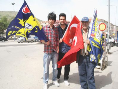 ZIYA DEMIR - Fenerbahçe Taraftarları Bayrak Satışlarını Artırdı