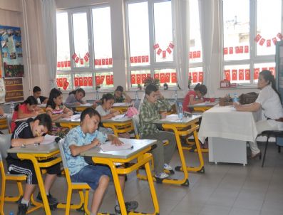 Gkv'de Çocuklar Sınavda Terlerken, Veliler Konferansta Stres Attı