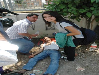 NARLıCA - Kebapçı, Rayların Üzerindeki Genci Ölümden Kurtardı