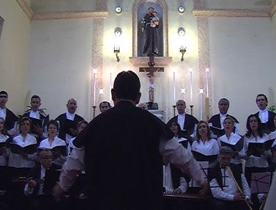 KATOLİK KİLİSE - Kilisede ilahi okudular