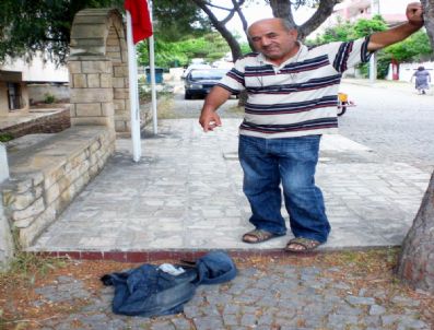 Yatak Odasından Pantolonunu Çaldılar