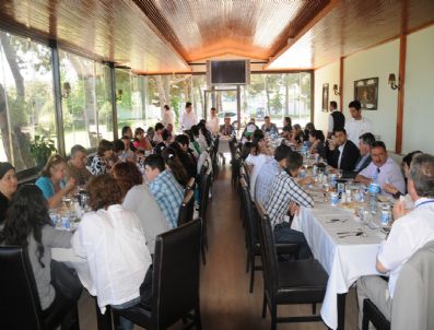 Azeri Öğrenciler Başkan Burma'nın Konuğu Oldu