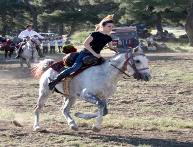 OMURCA - Bayan Cirit Takımı Erkek Ciritçilere Meydan Okuyor
