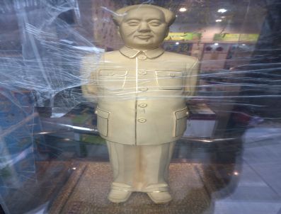 BEIJING - Chına Gold Mao Statue