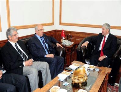 TEKIN KÜÇÜKALI - Kızılay Heyetinden Vali Erden'e Ziyaret