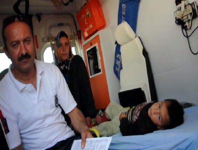 EGE ÜNIVERSITESI HASTANESI - Parmağı Kopan 3 Yaşındaki Çocuk Ambulans Helikpterle Üniversite Hastanesine Sevk Edildi