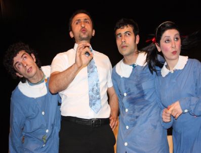 OSMAN HAMDİ BEY - Şirinler Güldürdü