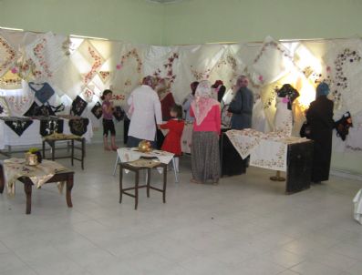 ERDOĞAN BEYPıNAR - Akyazı İlk Eğitim Merkezi Kursiyerleri Sergi Açtı