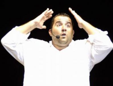 ATA DEMİRER - Atina'da Ata Demirer az kalsın soyulacaktı