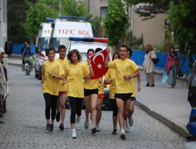 Bayrak Koşusu Başladı