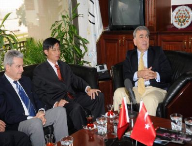 MEHMET TIRYAKI - Çinli otomotivciler, Başkan Kocaoğlu'nu ziyaret etti