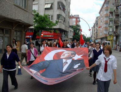 KAYGıSıZ - Erdek'te Gençlik Yürüyüşü Yapıldı