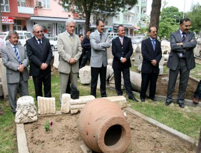 GALIP SARAL - İl Kültür Ve Turizm Müdürü Şerif Arıtürk 'Cahil İnsanımız Rüyasında Gördüğü Her Yeri Define Umuduyla Kazıyor'