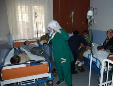 Okulda Gıda Zehirlenmesi Şüphesi: 93 Kişi Hastaneye Kaldırıldı