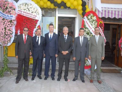 AZIZ İNCI - Vakıfbank Selçuk'ta Yeni Şubesi İle Müşterilerinin Hizmetinde