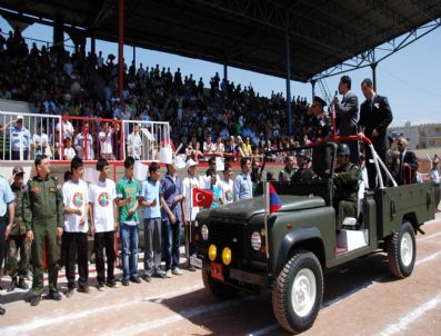SERHAT TEMEL - Batmanlı Gençler Taş Değil Uçak Attı