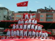 Diyarbakır'da 19 Mayıs Bayramı Yabancı Şarkılar Eşliğinde Kutlandı