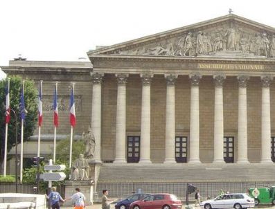 FRANSA SENATOSU - Fransa'daki Ermeniler 'Sözde Soykırımı İnkar Yasası' İçin Senato Önünde Toplandı