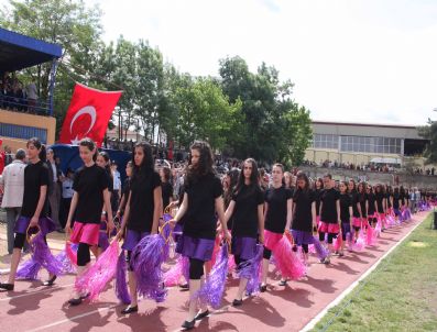 MUSTAFA AYHAN - Hendek'te 19 Mayıs Coşkuyla Kutlandı