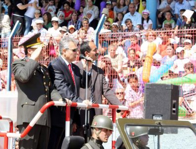MUSTAFA TAŞKESEN - Tunceli Belediye Başkan Vekili Kılıç Önce 19 Mayıs'ı Kutladı Sonra 'Kürt Dili Bayramı'nı
