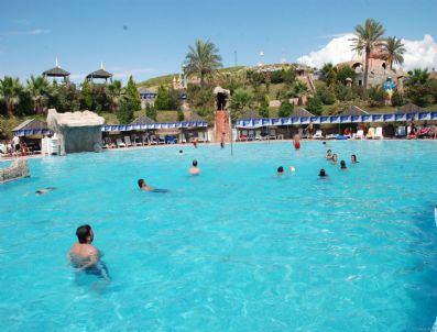 Türkiye'nin En Büyük Su Parkı Sezonu Açtı