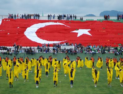 OSMAN GÜNAYDıN - Ünye'de 19 Mayıs Coşkusu