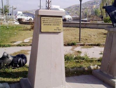 Atatürk büstüne saldırı