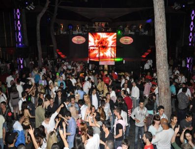 Dev Gece Kulübü 2 Bin 500 Kişi İle Açıldı