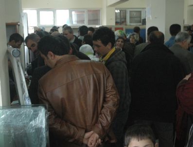 Erzurum'da Ucuz Eşya İzdihamı