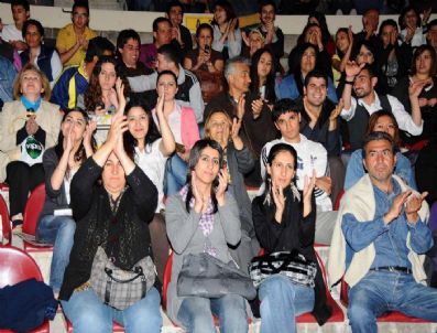 YAVUZ BİNGÖL - İzmirliler 1 Mayıs'ı Konserlerle Kutladı