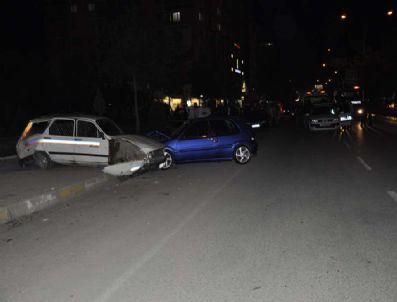 Kaza Yapan Araçlardan Sızan Lpg Korkuya Neden Oldu