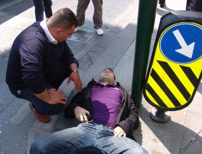 KURTBEY - Kaza Yapan Koreli Turist Yaralıyı Bırakıp Aracının Fotoğrafını Çekti