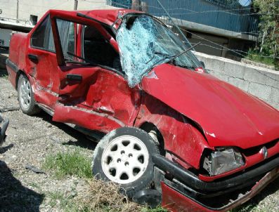 Samsun'da Otomobil Tır'la Çarpıştı: 1 Ölü, 1 Yaralı