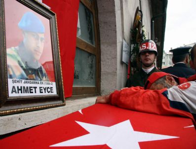 Şehit Ahmet Eyce'yi Son Yolculuğuna Binlerce Kişi Uğurladı