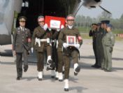 Şehit Teğmenin Cenazesi Törenle Karşılandı