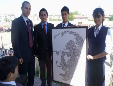 CANSU AKTAN - 2 Bin İmza İle Atatürk Portresini Yaptı