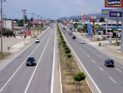 Edremit'te Karayollarına Tepki