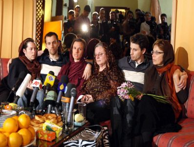 Iran Us Hıkers Meet Theır Mothers