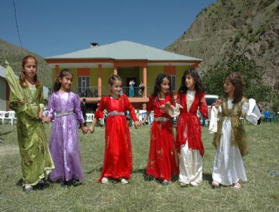 ROJDA - Minikler Halay Çekmeyi Öğreniyor