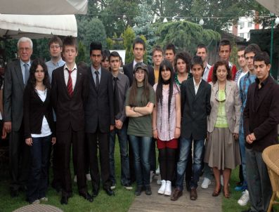 AZMI KERMAN - Ortaöğretim Kurumları Öğrenci Meclis Başkanları Yemekte Buluştu