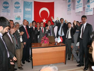 ABDULLATIF ŞENER - Türkiye Partisi Pasinler'de Teşkilatlandı