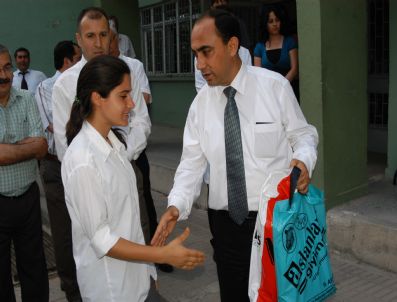 250 Öğrenciye Eşofman Ve Ayakkabı Dağıtıldı